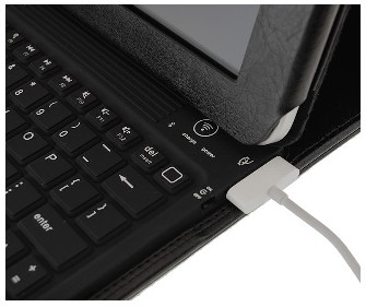 KeyCase-iPad-Folio-with-Integrated-Bluetooth-Keyboard-Black-3.jpg